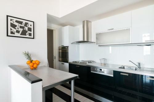 Sunny Seafront Apartment Dolphin