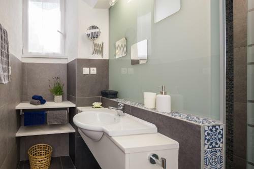Hostal Rooms N&m