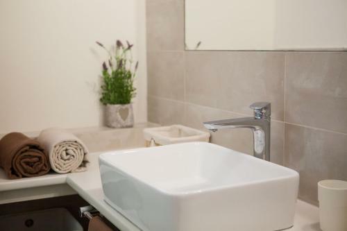 Hostal Rooms N&m