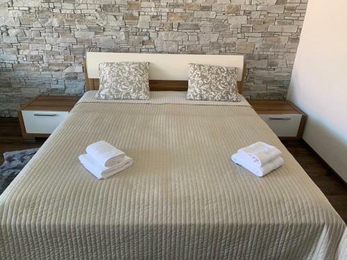 Apartm�n U Pl�?e S Terasou
