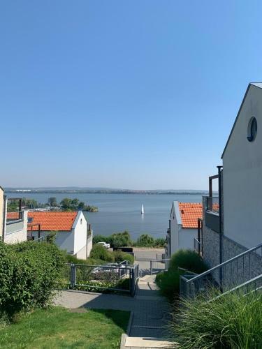 Apartm�n U Pl�?e S Terasou