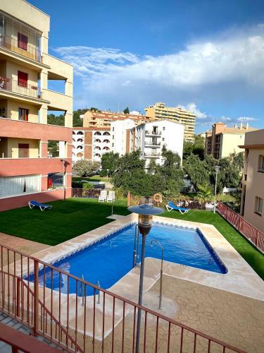 Books, Pool & Terrace Apartment