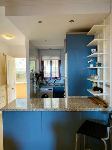 Books, Pool & Terrace Apartment