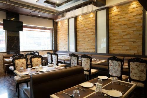 Gold Crest Business Hotel