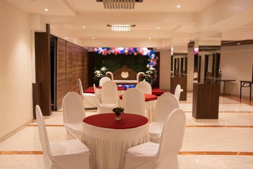 Gold Crest Business Hotel