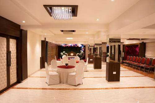 Gold Crest Business Hotel