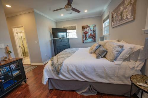 Remodeled Historic House Walkable To Everything