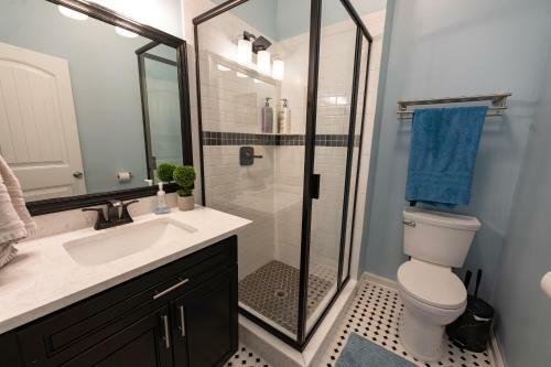 Remodeled Historic House Walkable To Everything