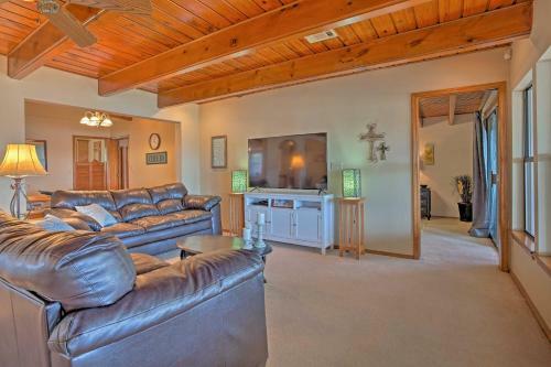 Waterfront Keystone Lake House With Shared Dock!
