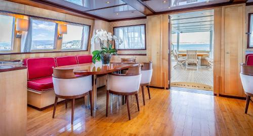 Yacht Clara One 32m Luxe