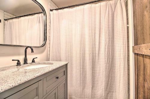 Stylish Mountain Home Near Ski, Golf And Manchester!