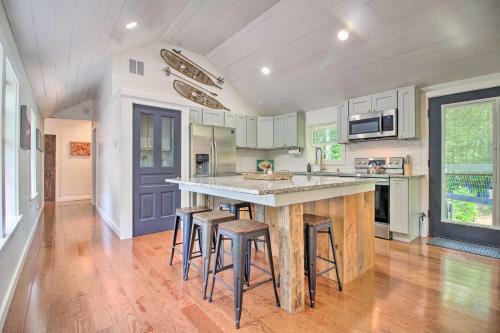 Stylish Mountain Home Near Ski, Golf And Manchester!