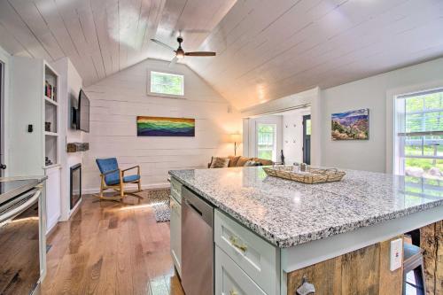 Stylish Mountain Home Near Ski, Golf And Manchester!