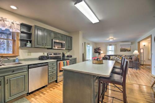 Lake Champlain Home With Decks, Kayaks And Fire Pit!