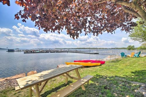 Lake Champlain Home With Decks, Kayaks And Fire Pit!