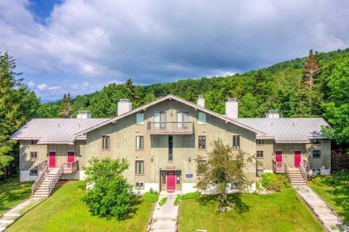Apartamento Bright Bromley Mountain Condo With 2 Balconies!