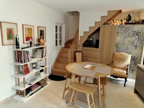 12 Rue Des Ecoles