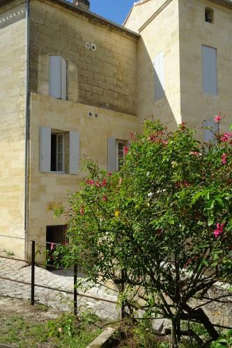 12 Rue Des Ecoles