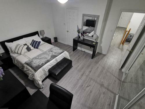 Bedroom #1 With Ensuite Washroom