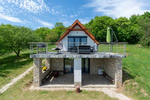 Villa K�li Vineyard Estate