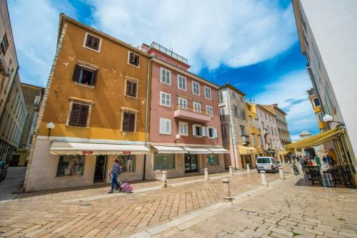 Hostal Accommodation Piazzetta Marina