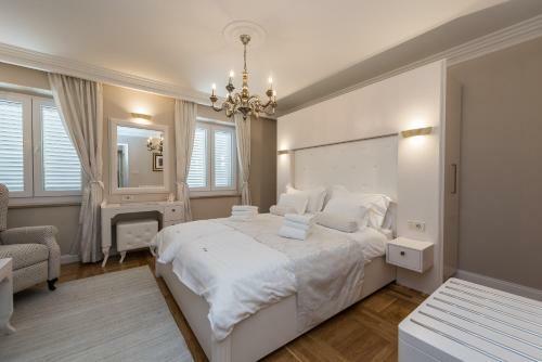 Hostal Accommodation Piazzetta Marina