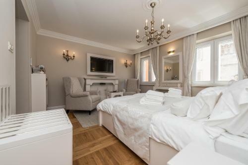 Hostal Accommodation Piazzetta Marina
