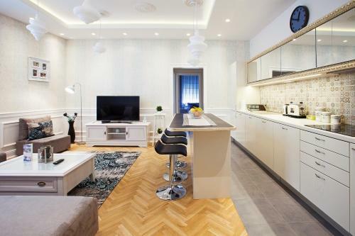 Apartment Passage