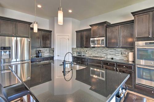 Spacious Peoria Retreat With Heated Pool And Spa!