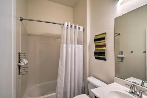 Spacious Peoria Retreat With Heated Pool And Spa!