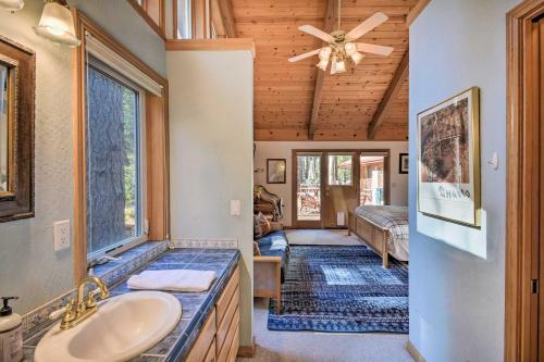 Immaculate Cabin With Bbq Deck And Community Pool