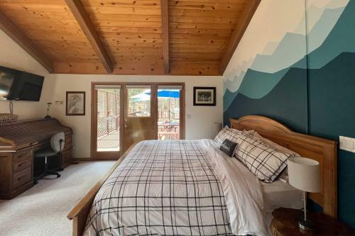 Immaculate Cabin With Bbq Deck And Community Pool