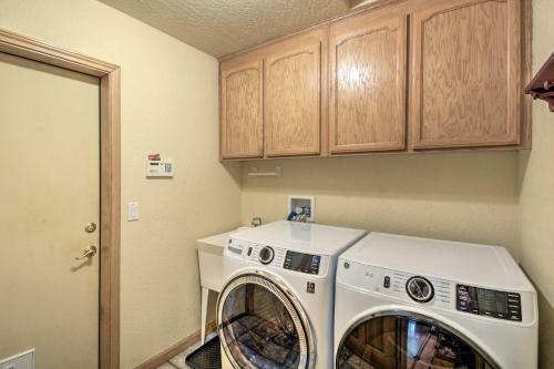 Immaculate Cabin With Bbq Deck And Community Pool