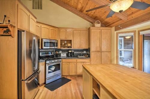 Immaculate Cabin With Bbq Deck And Community Pool