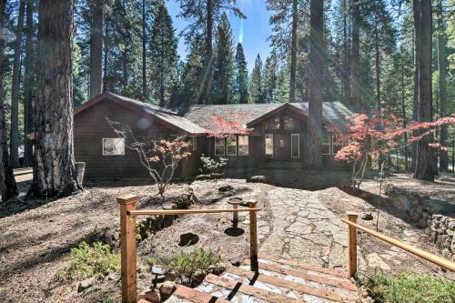 Immaculate Cabin With Bbq Deck And Community Pool