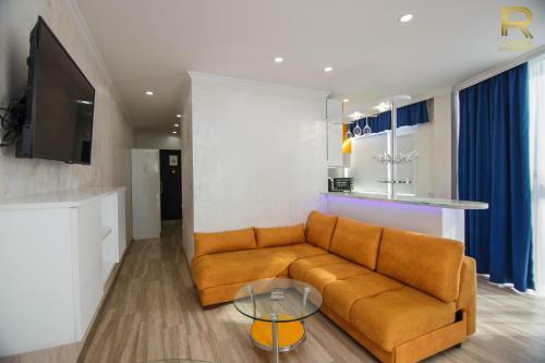Pirosmani Apartments 18d