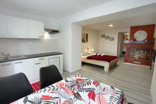 Hilltop Apartments Red & Blue