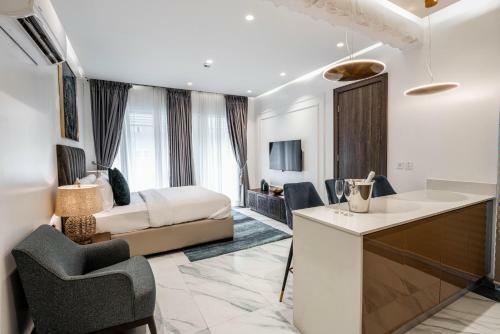 Boardroom Apartments