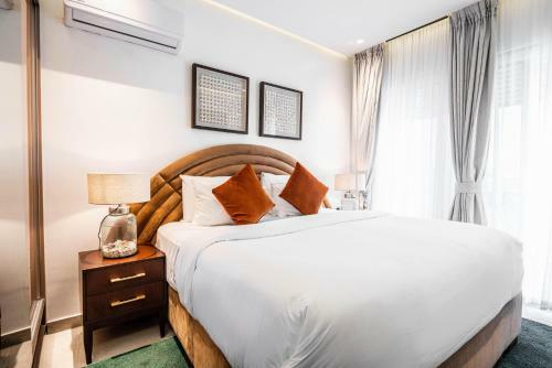 Boardroom Apartments