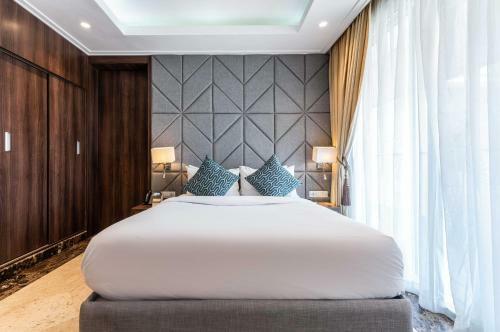 Boardroom Apartments