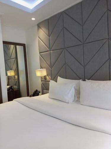 Boardroom Apartments