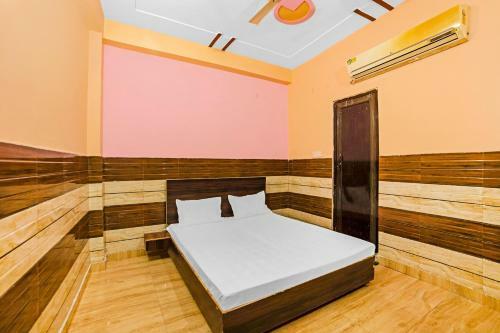 Oyo 84442 Virat Hotel