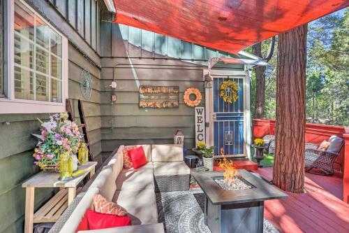 Boho Crestline Cabin, 1 Mile To Lake Gregory!