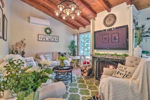 Boho Crestline Cabin, 1 Mile To Lake Gregory!