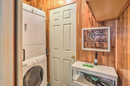 Boho Crestline Cabin, 1 Mile To Lake Gregory!
