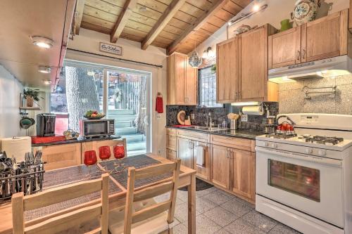 Boho Crestline Cabin, 1 Mile To Lake Gregory!