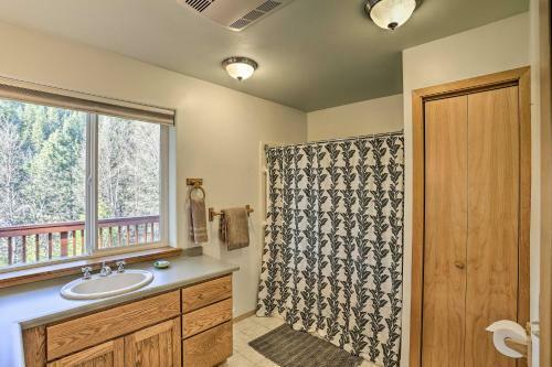 Mccloud Cabin With Wraparound Deck And Mtn Views!