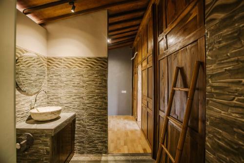 Bed & Breakfast Metangi Joglo House