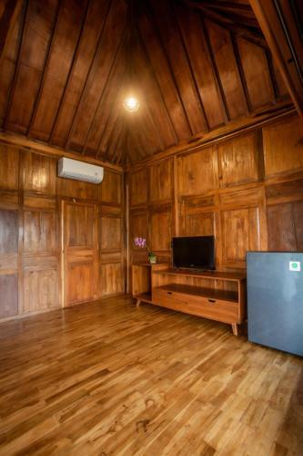 Bed & Breakfast Metangi Joglo House