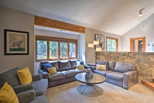 Blue River Retreat With Game Room And Treehouse!